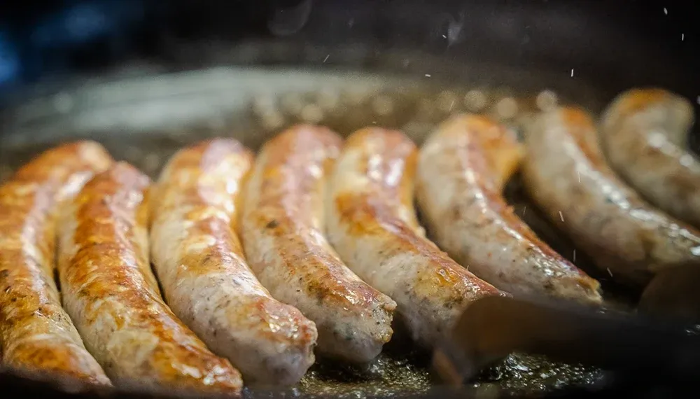 Bratwürste auf dem Grill