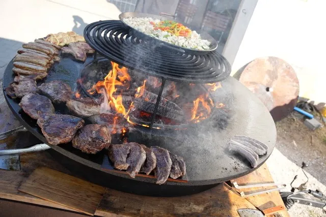 Steaks über offenem Feuer